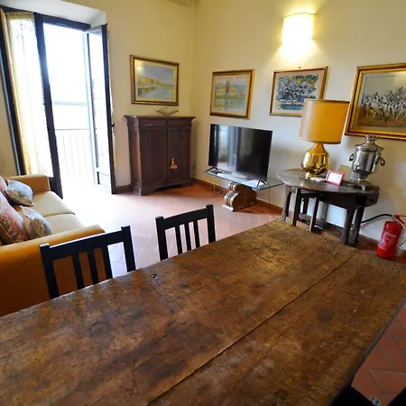 Unyca - Typical Florentine Hideaway